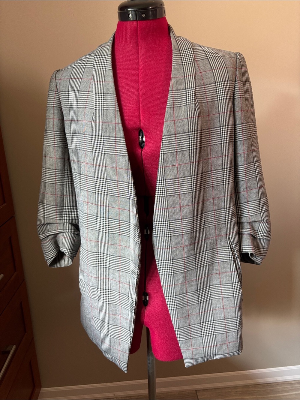 EUC! Aritzia Babaton Power Hip Blazer Relaxed Open Plaid Jacket Size 6 / US M